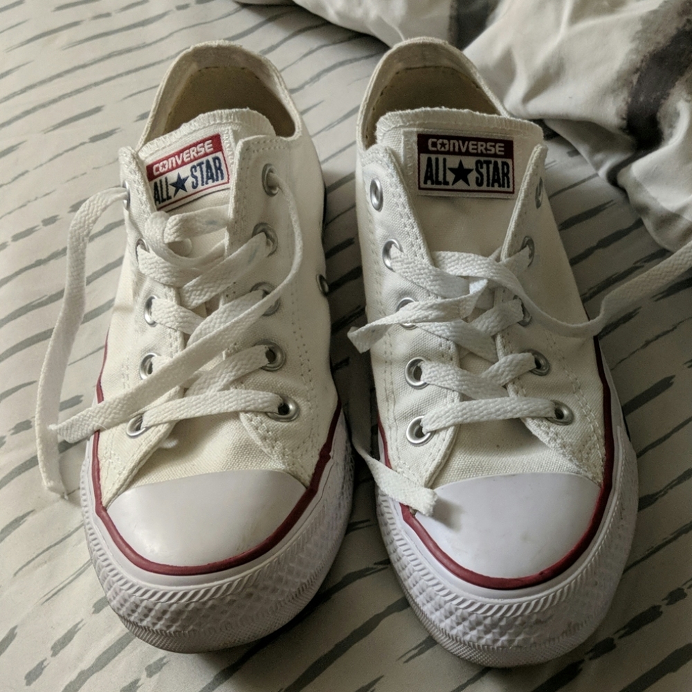 Barely used converse. New laces.